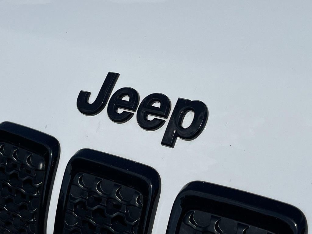 Used 2023 Jeep Cherokee Altitude Lux image 30