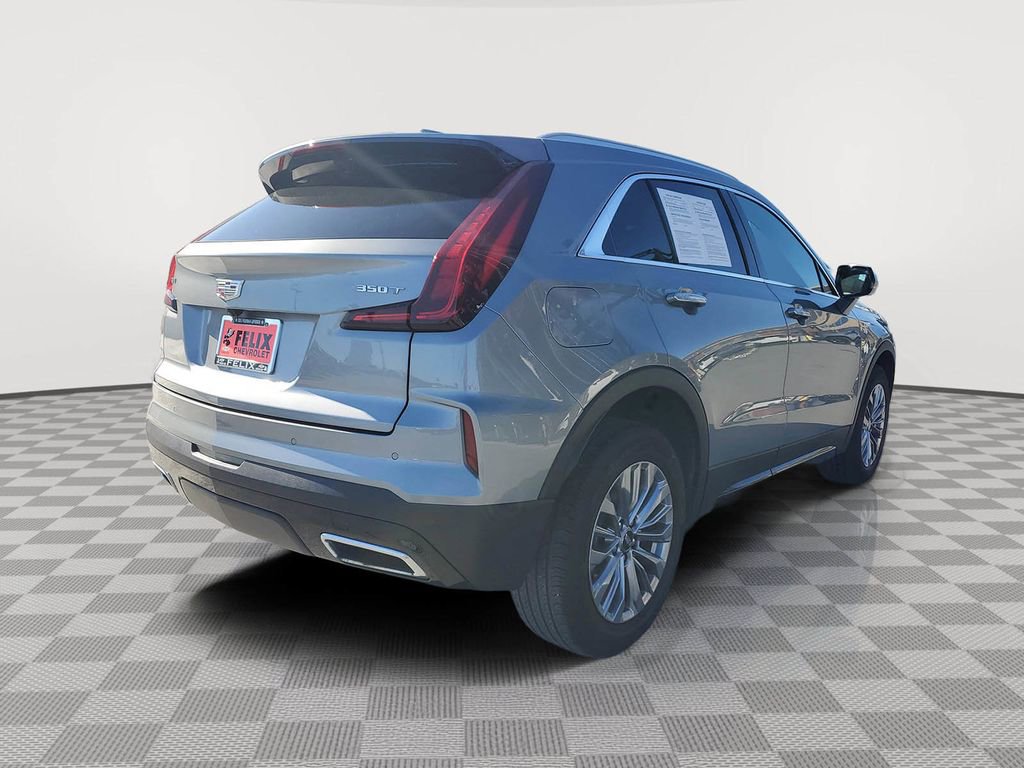 Used 2024 Cadillac XT4 Premium Luxury image 3
