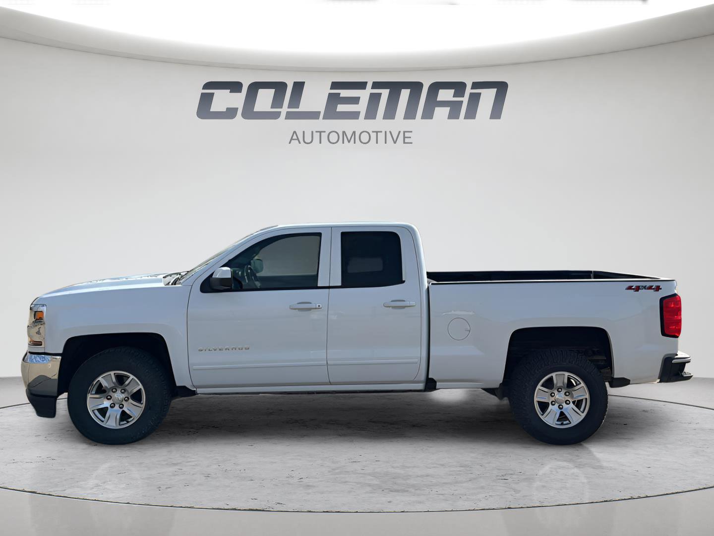 Used 2019 Chevrolet Silverado 1500 LT image 2