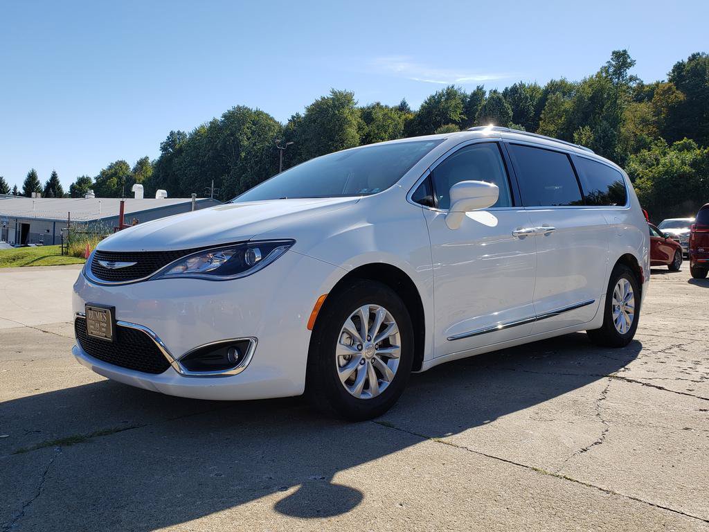 Used 2018 Chrysler Pacifica Touring-L FWD image 8