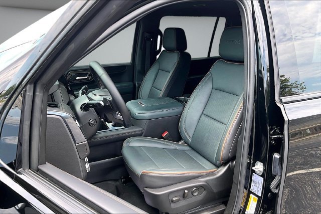 Used 2025 GMC Yukon XL AT4 AWD/4WD image 21