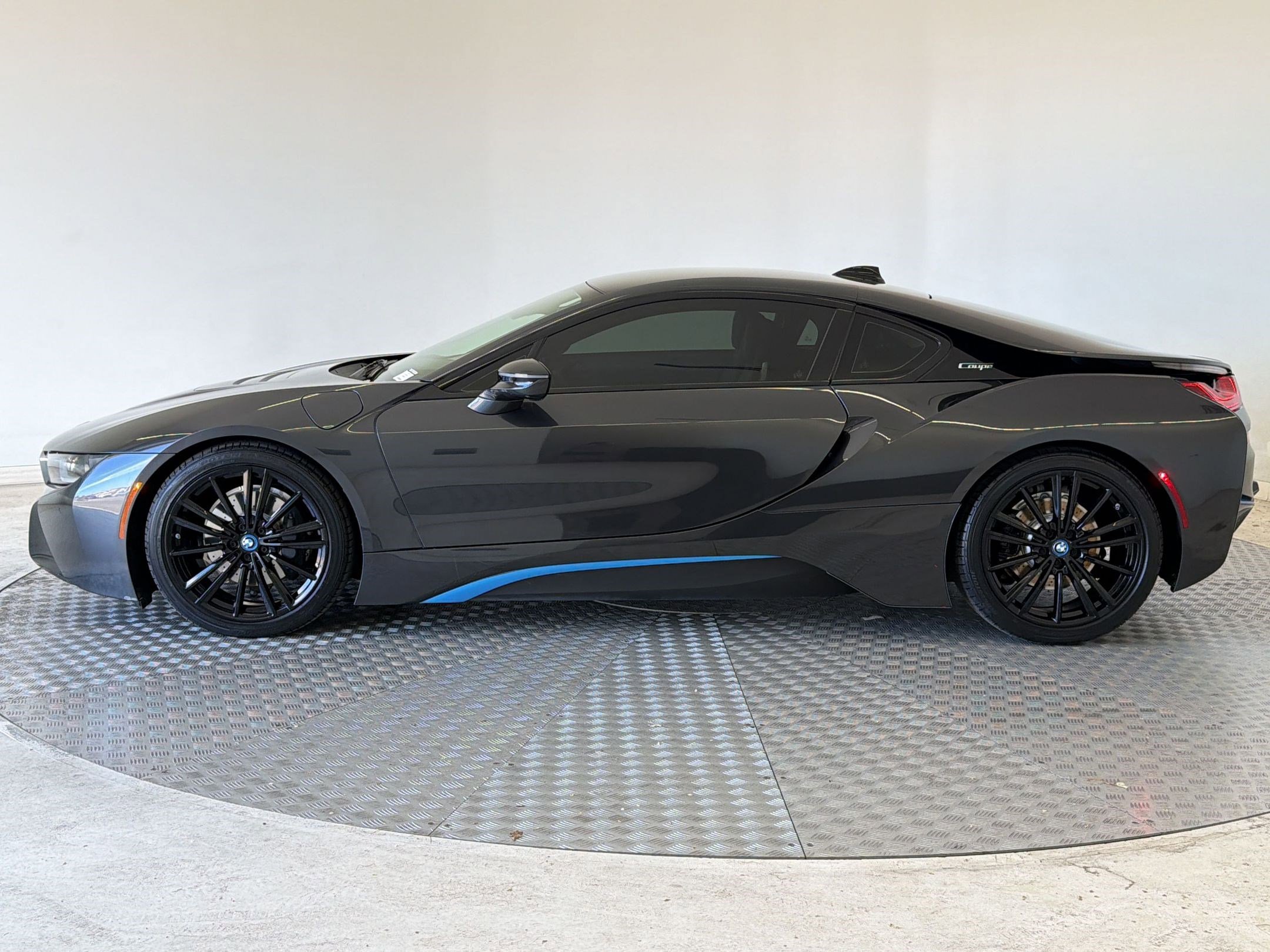 Used 2019 BMW i8 Coupe image 2