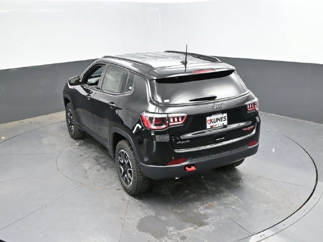 New 2026 Jeep Compass Trailhawk AWD/4WD image 37