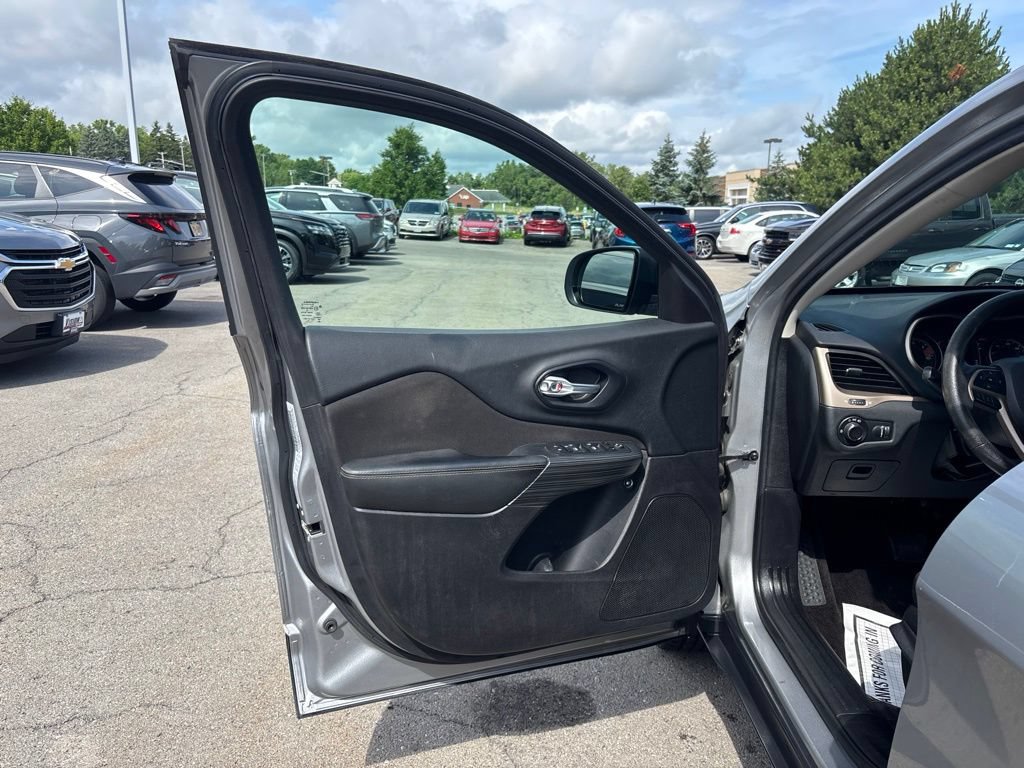 Used 2016 Jeep Cherokee Sport AWD/4WD image 15