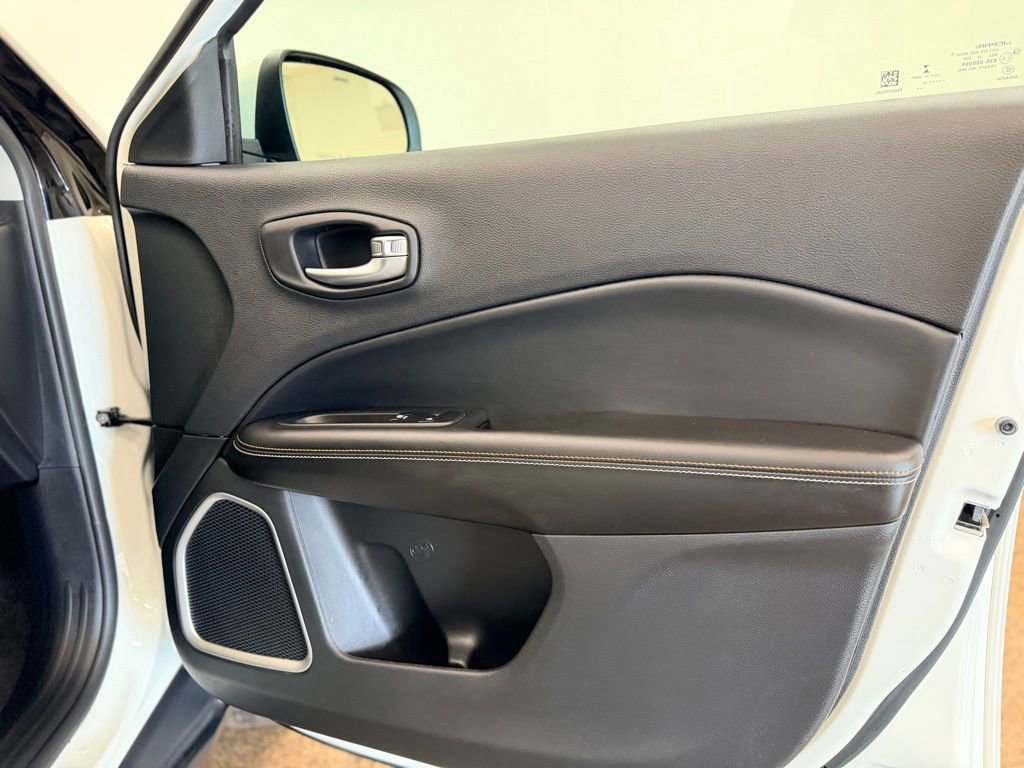 Used 2020 Jeep Compass Latitude AWD/4WD image 19