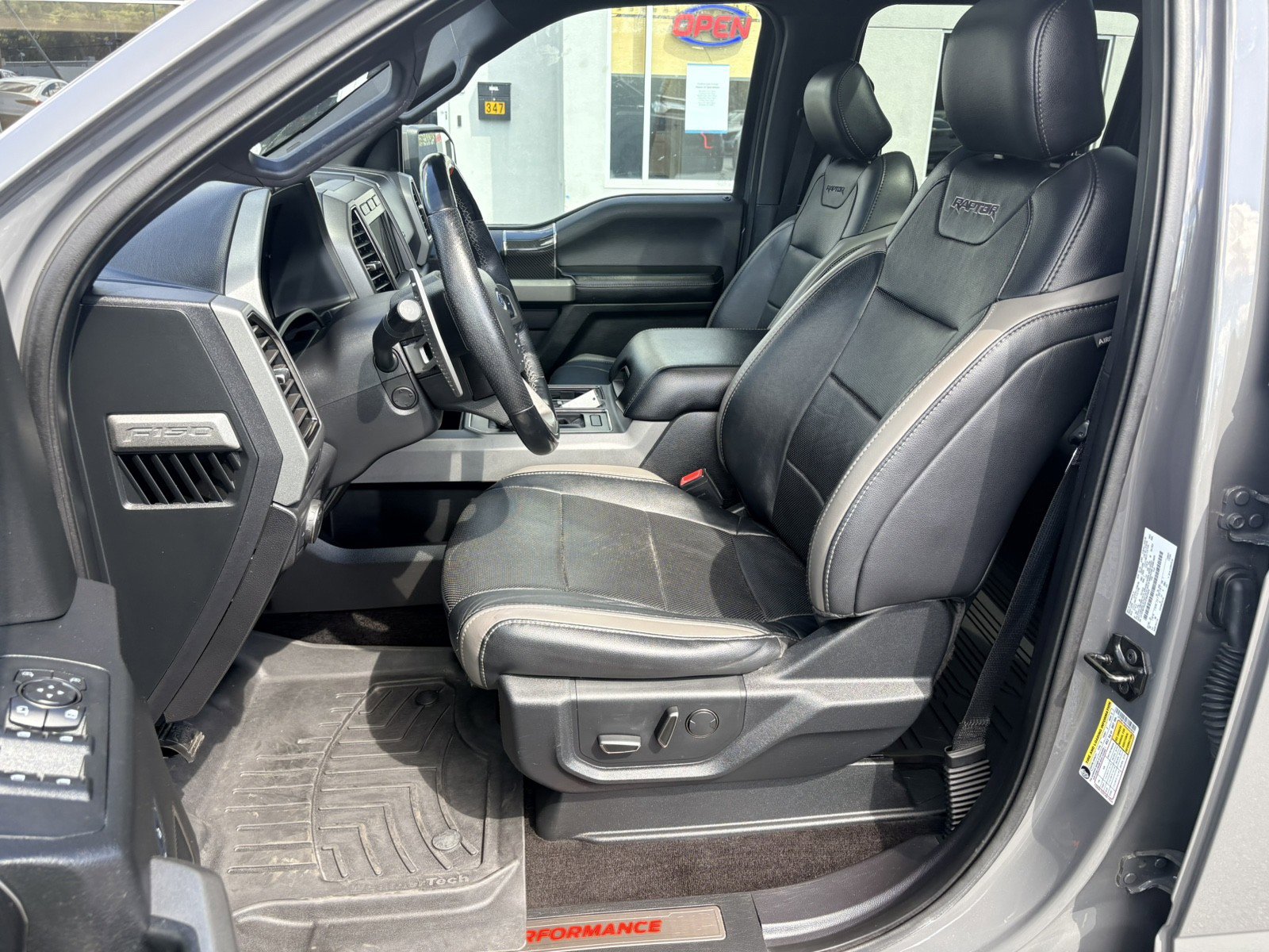 Used 2018 Ford F150 Raptor w/ Equipment Group 802A Luxury AWD/4WD image 18