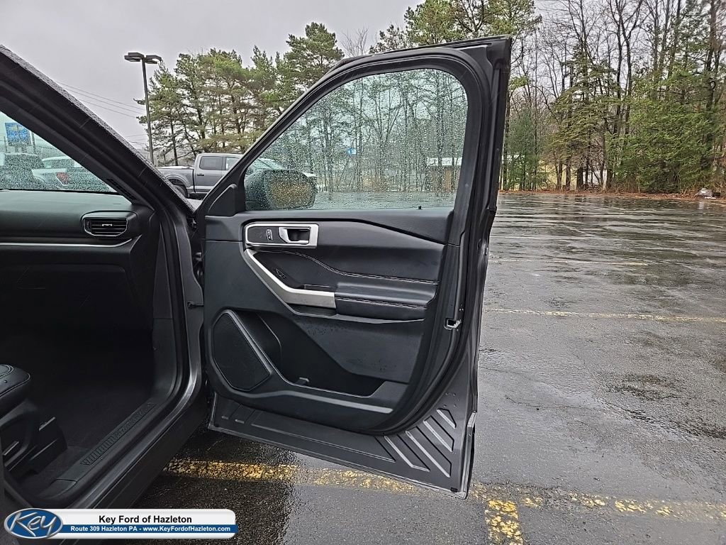 Used 2023 Ford Explorer XLT w/ Equipment Group 202A image 23