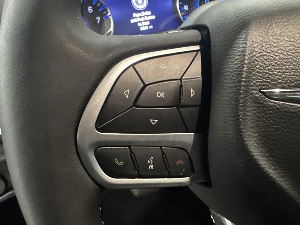 Used 2025 Chrysler Pacifica Select FWD image 5