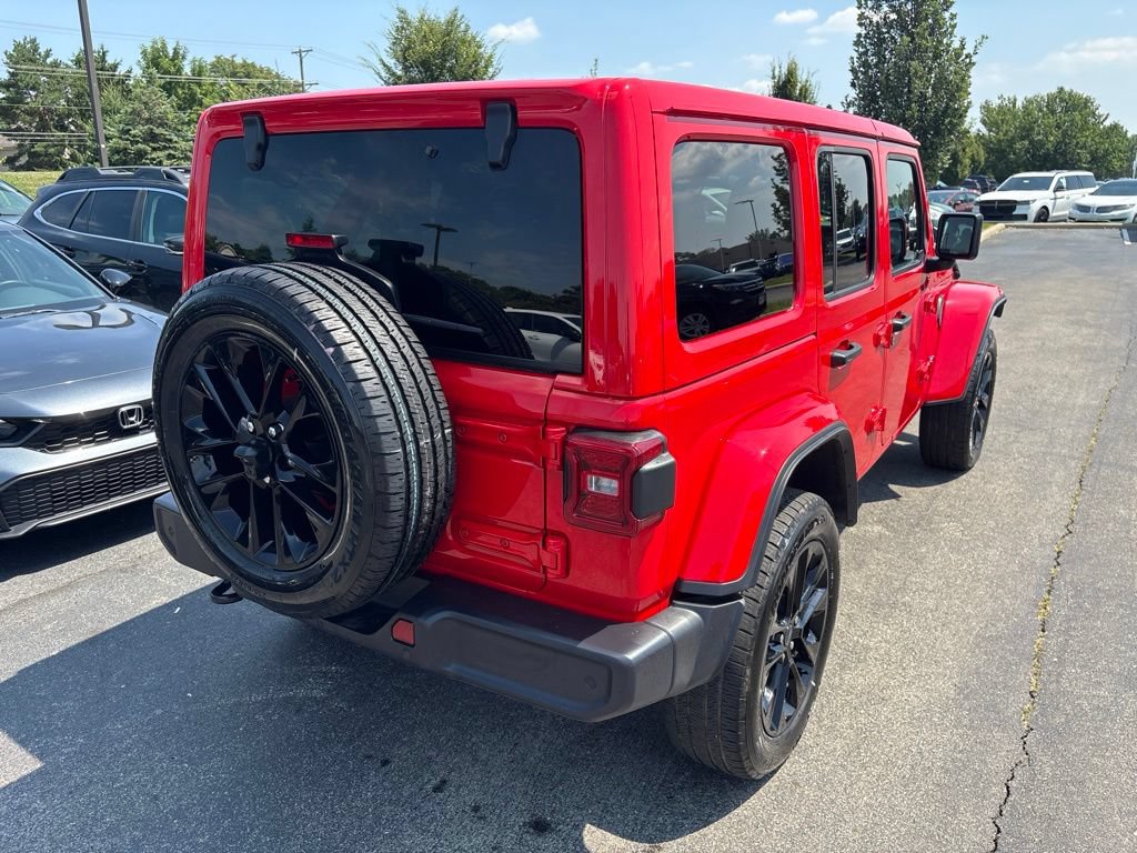Used 2025 Jeep Wrangler Unlimited Sahara w/ Safety Group AWD/4WD image 3