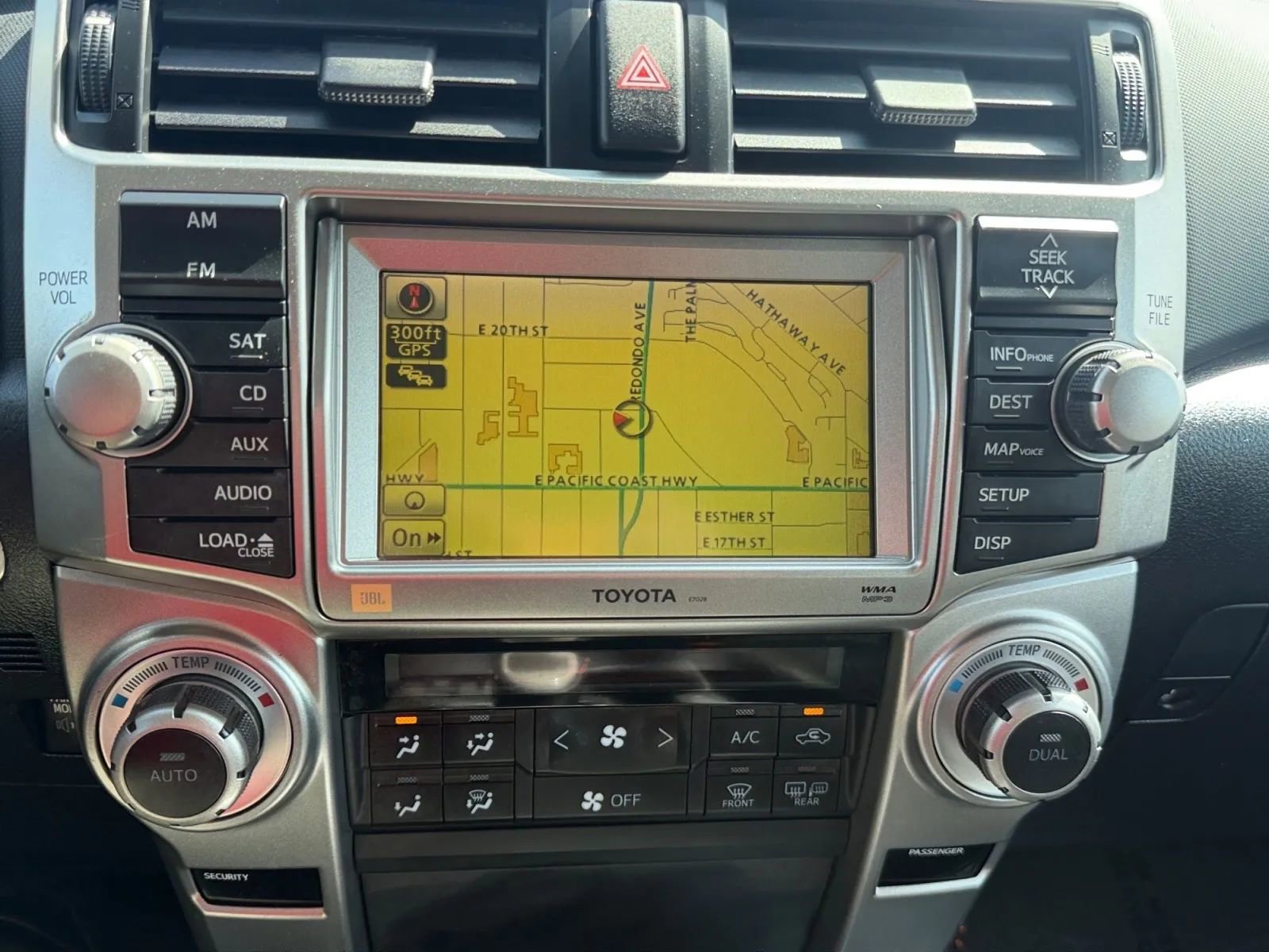 Used 2011 Toyota 4Runner Limited AWD/4WD image 18