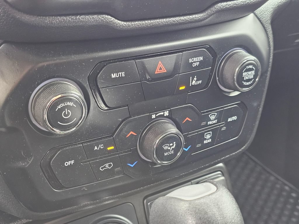 Used 2022 Jeep Renegade Sport w/ Sport Appearance Group AWD/4WD image 33