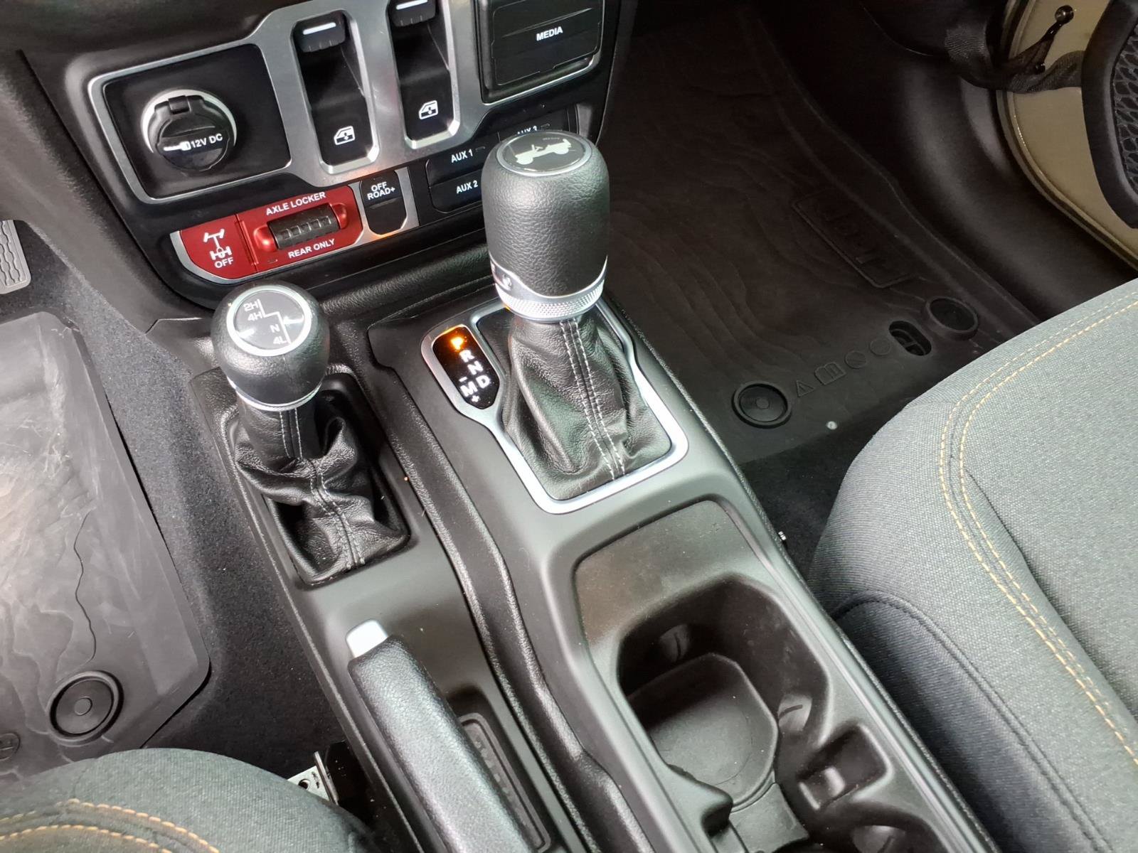 Used 2025 Jeep Wrangler Sport AWD/4WD image 17