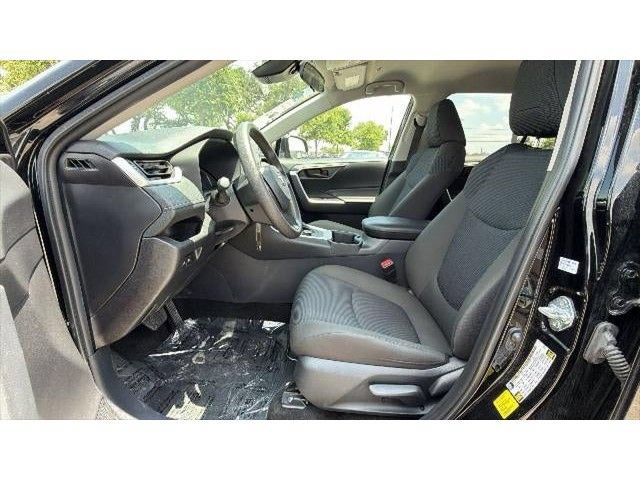 Certified 2025 Toyota RAV4 LE AWD/4WD image 16