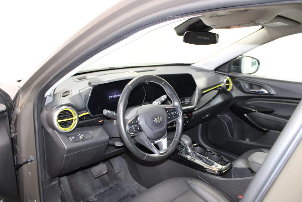 Used 2024 Chevrolet Trax ACTIV w/ Sunroof Package FWD image 21