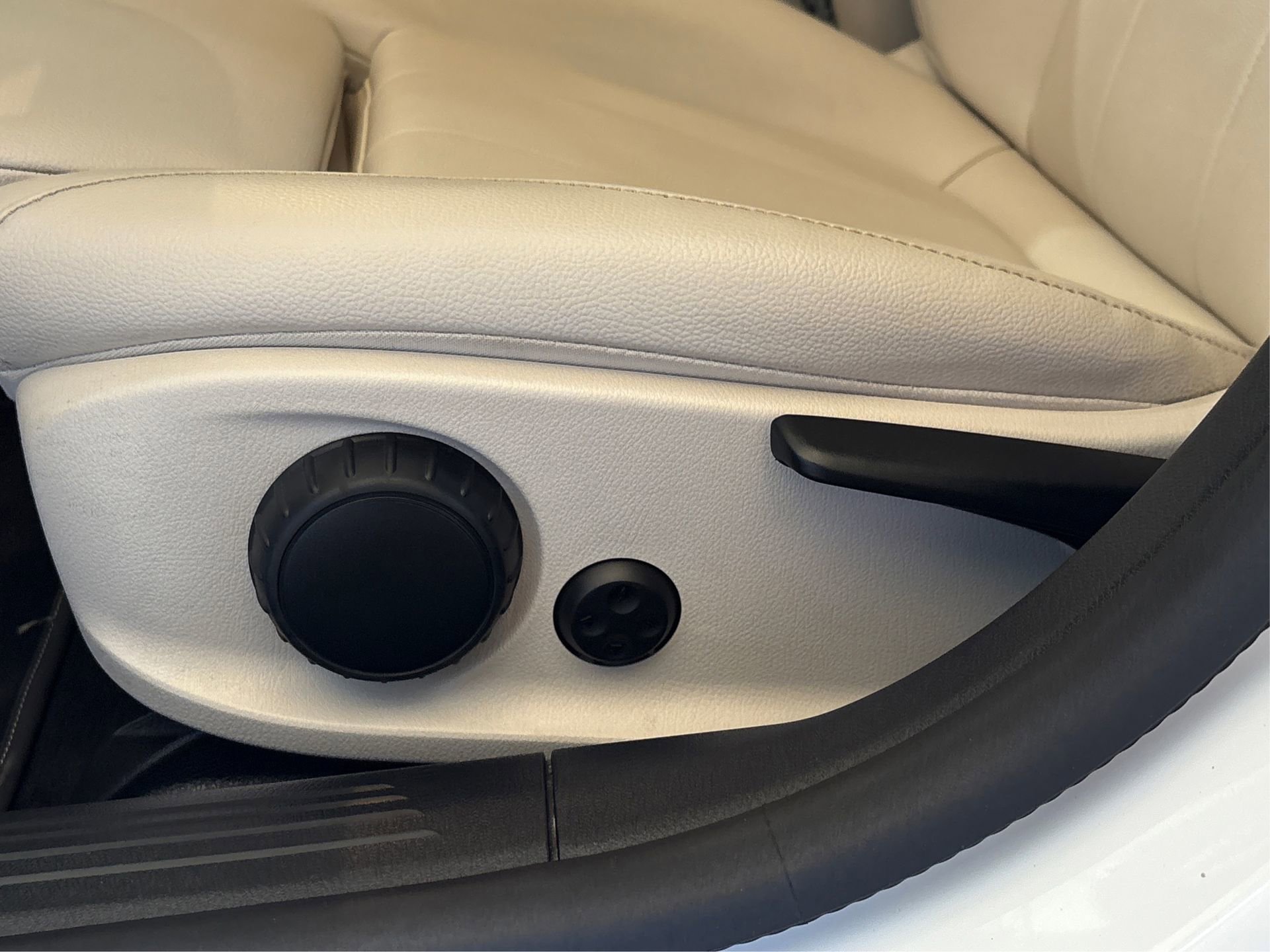 Used 2022 Mercedes-Benz CLA 250 4MATIC image 30