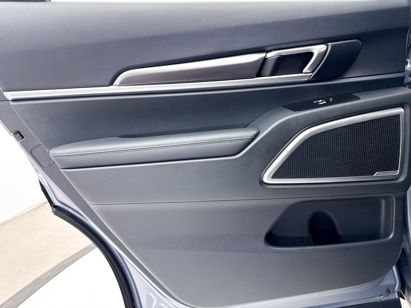 Used 2025 Kia Telluride S image 33