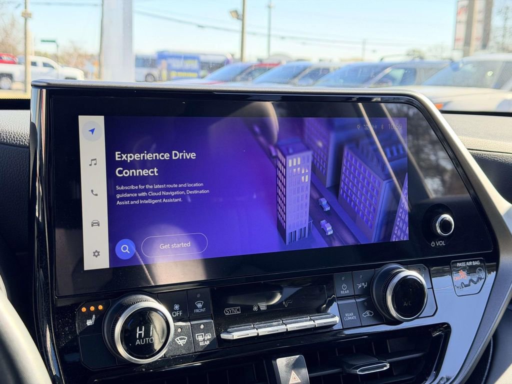 Certified 2024 Toyota Highlander XLE image 3