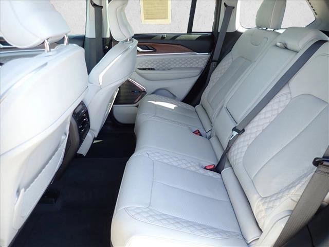 Used 2022 Jeep Grand Cherokee Summit w/ Advanced Protech Group IV AWD/4WD image 10