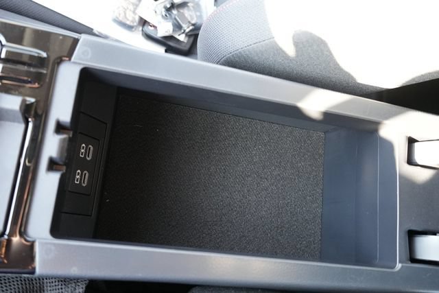 Used 2026 Toyota Prius Plug-In Hybrid FWD image 40