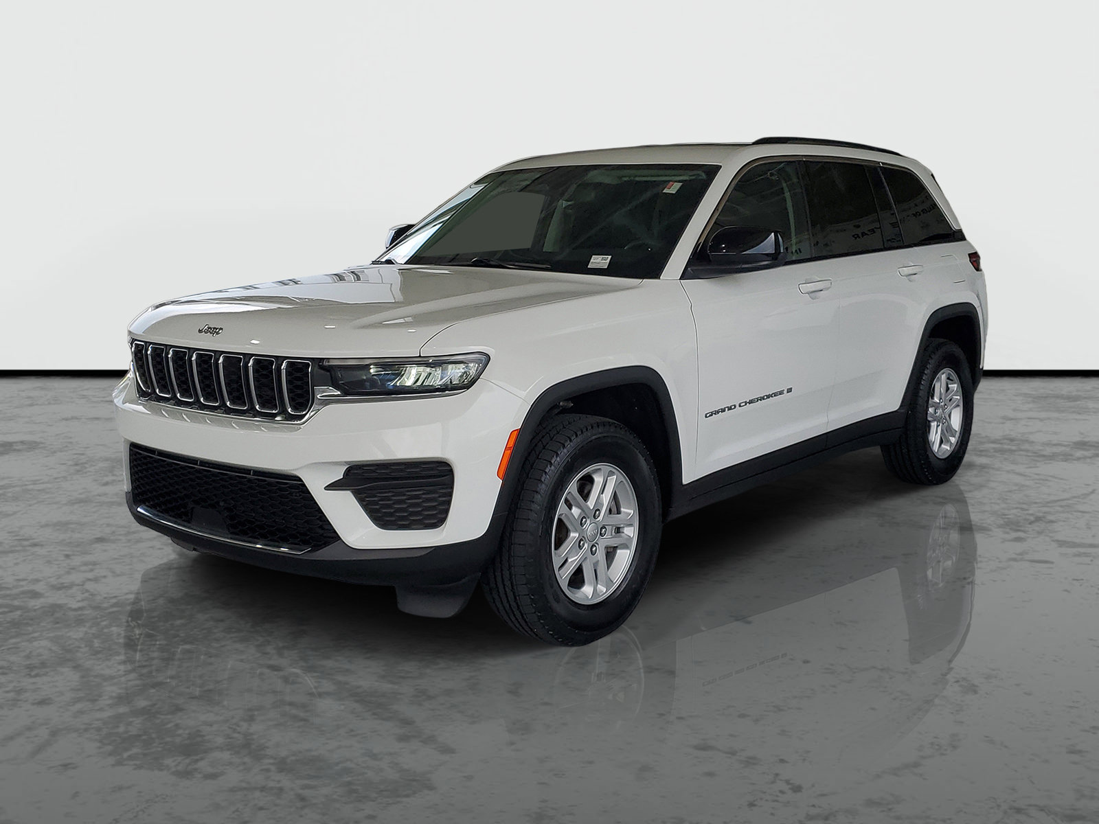 Certified 2023 Jeep Grand Cherokee Laredo w/ Trailer Tow Prep Group (B) AWD/4WD image 4