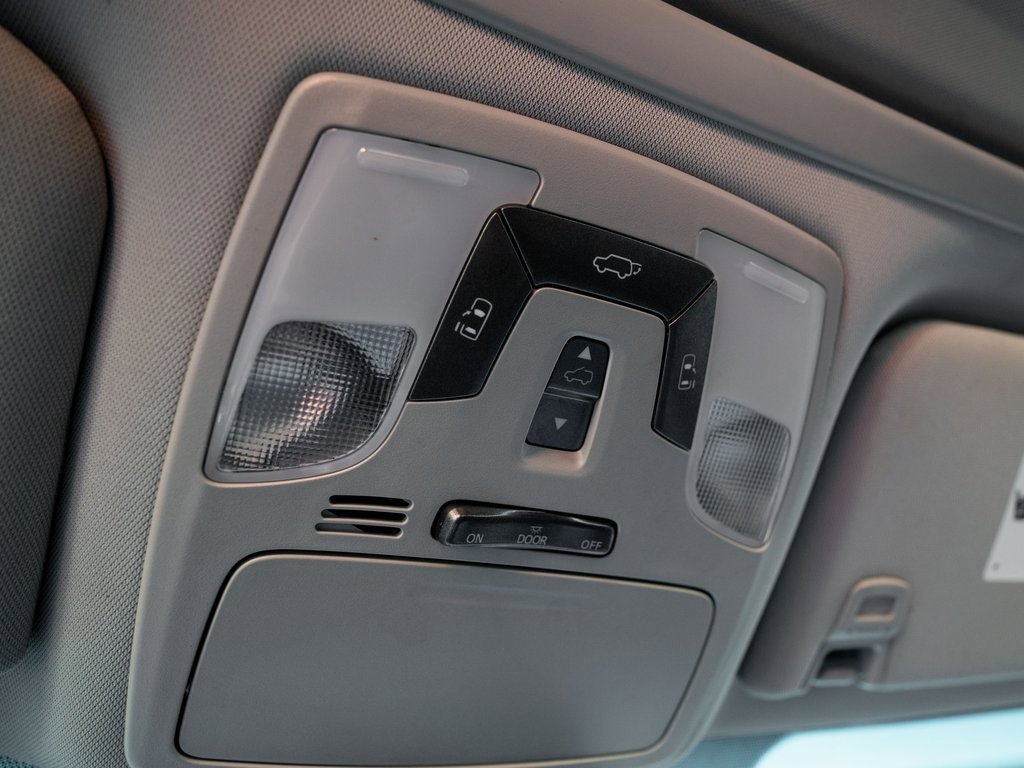 Used 2016 Toyota Sienna SE Premium image 21