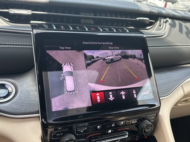 Used 2025 Jeep Grand Cherokee L Limited w/ Luxury Tech Group II RWD image 31