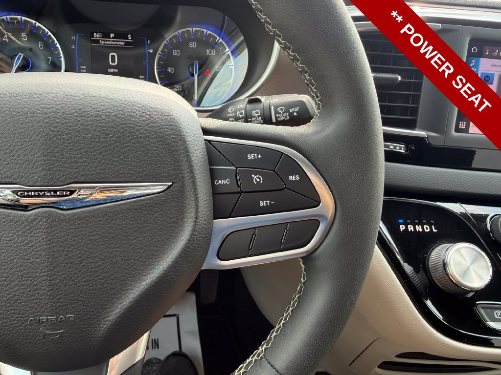 Used 2022 Chrysler Voyager LX FWD image 17