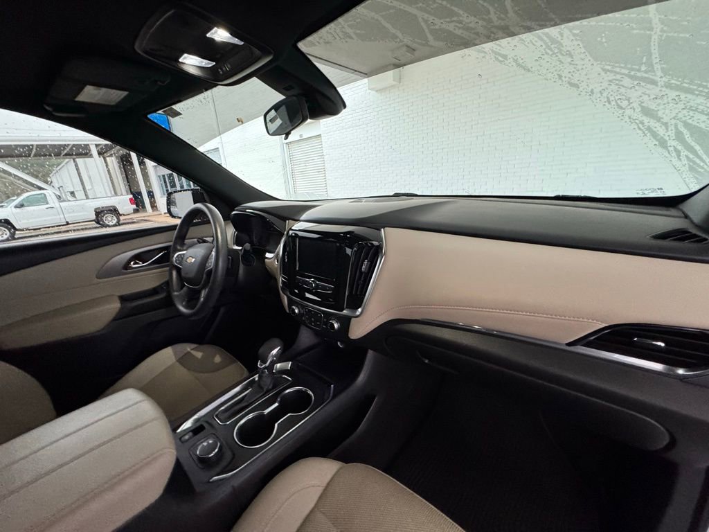 Used 2022 Chevrolet Traverse LS image 17