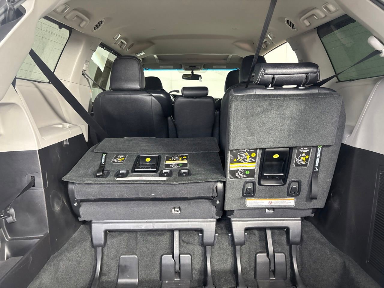 Used 2016 Toyota Sienna SE w/ SE Preferred Package FWD image 23