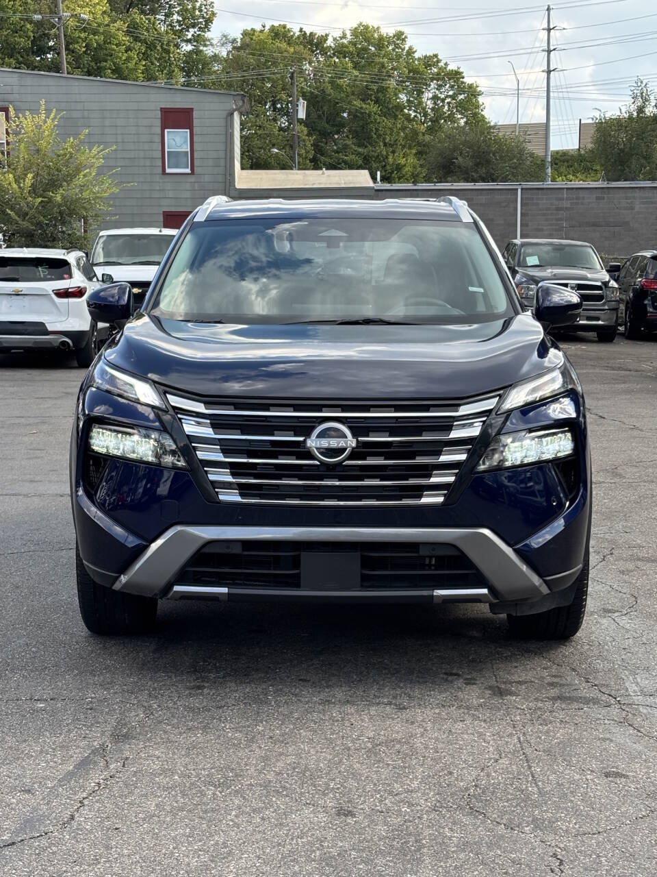 Used 2026 Nissan Rogue SL AWD/4WD image 3