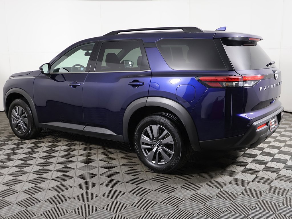Used 2024 Nissan Pathfinder SV image 13
