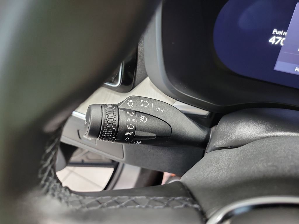 Used 2025 Volvo XC60 B5 Plus image 39