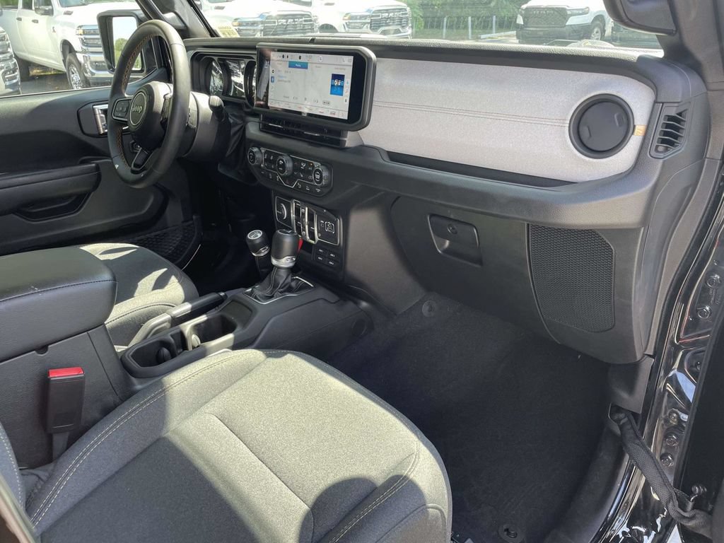 Used 2024 Jeep Gladiator Sport AWD/4WD image 14
