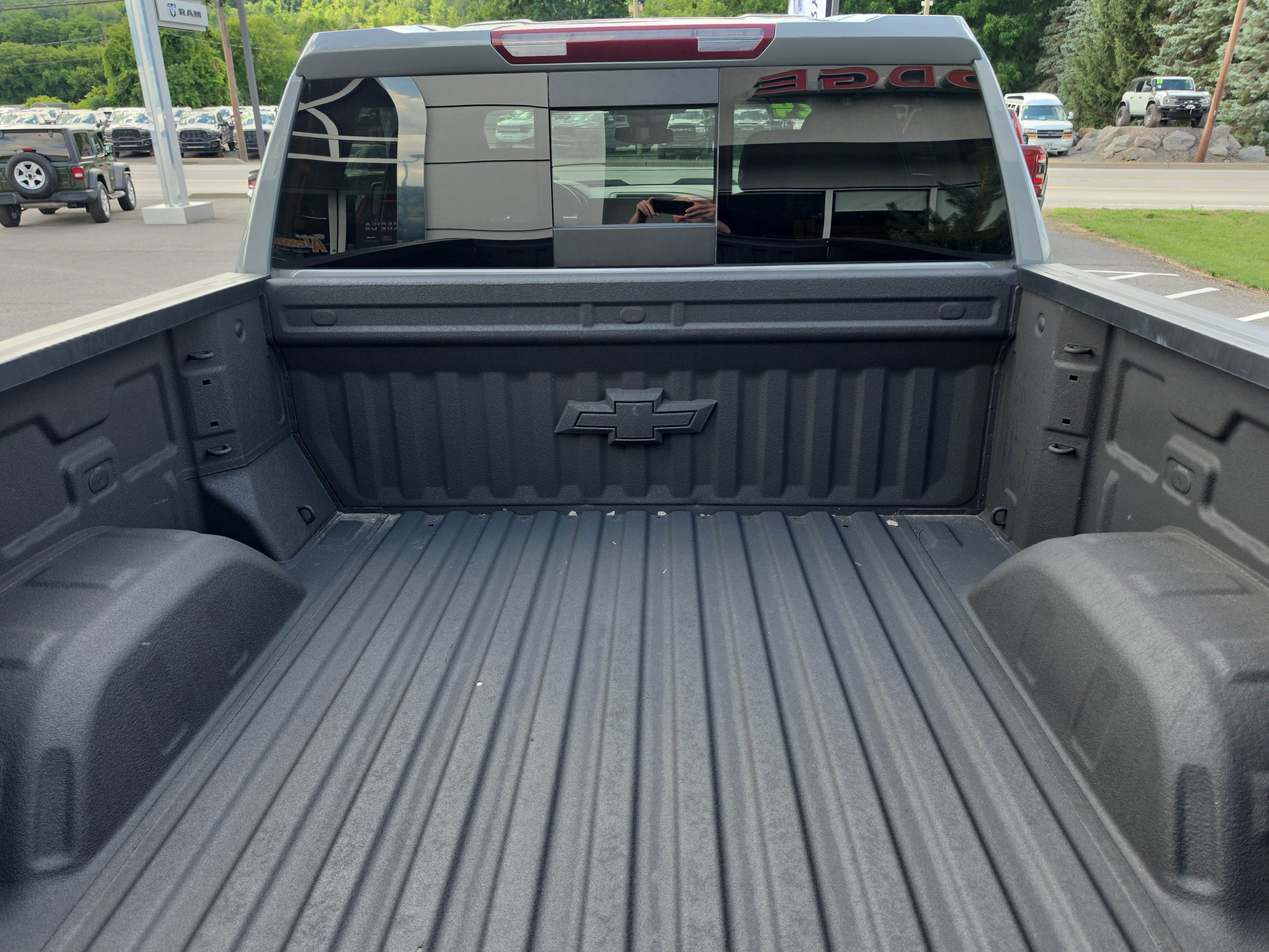 Used 2024 Chevrolet Silverado 1500 LT Trail Boss w/ Convenience Package II AWD/4WD image 5