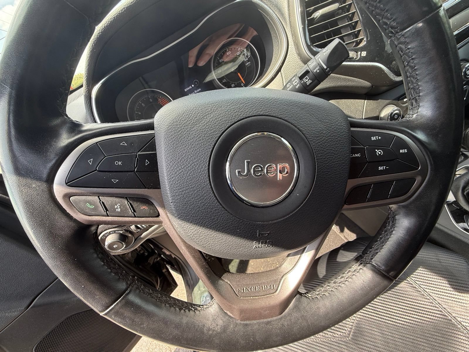 Used 2020 Jeep Cherokee Limited AWD/4WD image 11