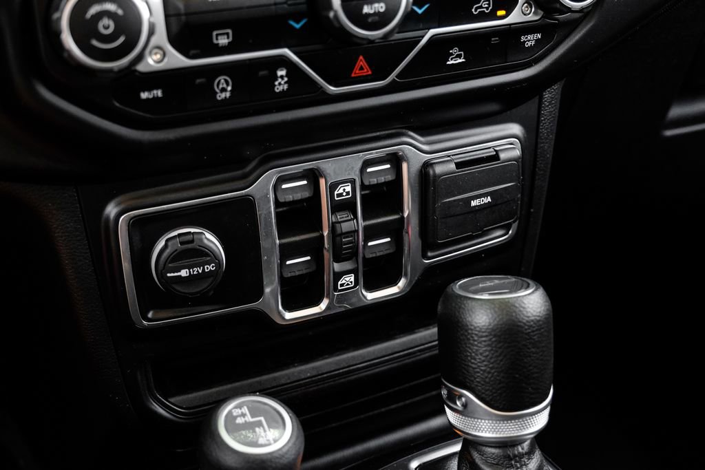 Used 2022 Jeep Gladiator Sport image 34