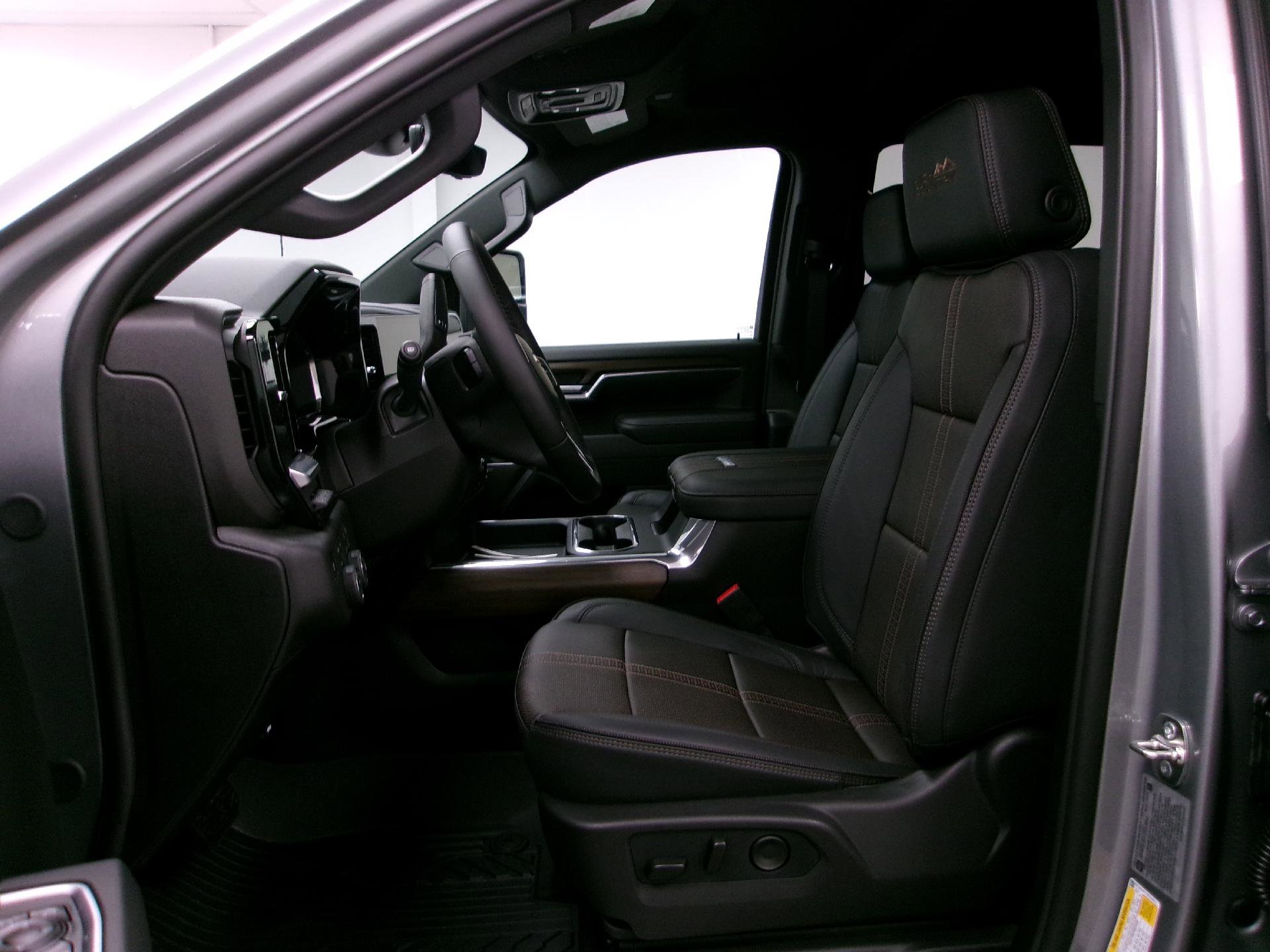 New 2026 Chevrolet Silverado 3500 High Country w/ Technology Package AWD/4WD image 8