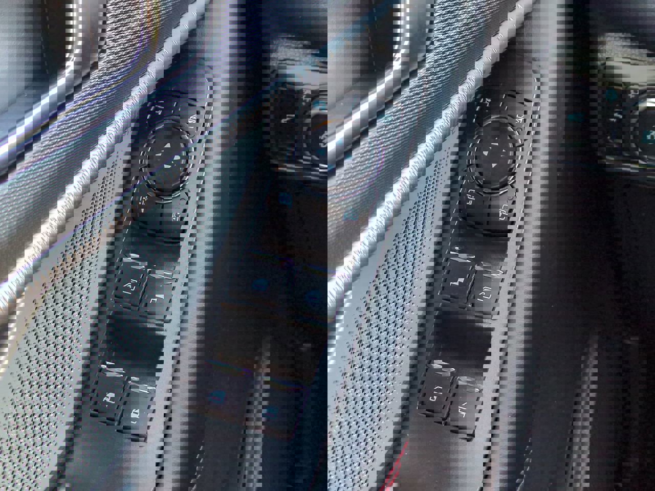 Used 2025 Ford Explorer ST image 24