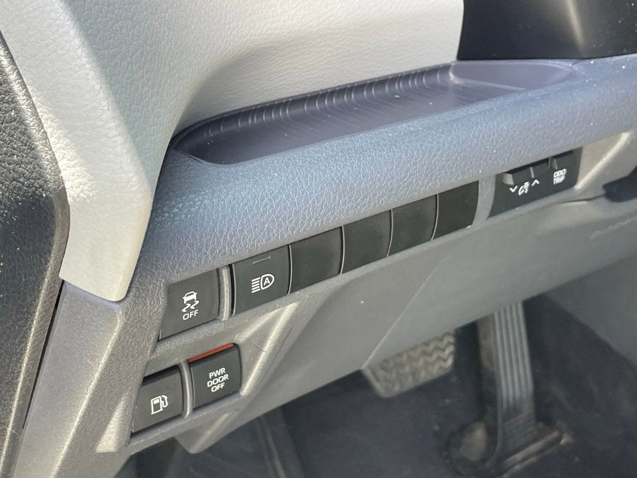 Used 2024 Toyota Sienna XLE FWD image 6