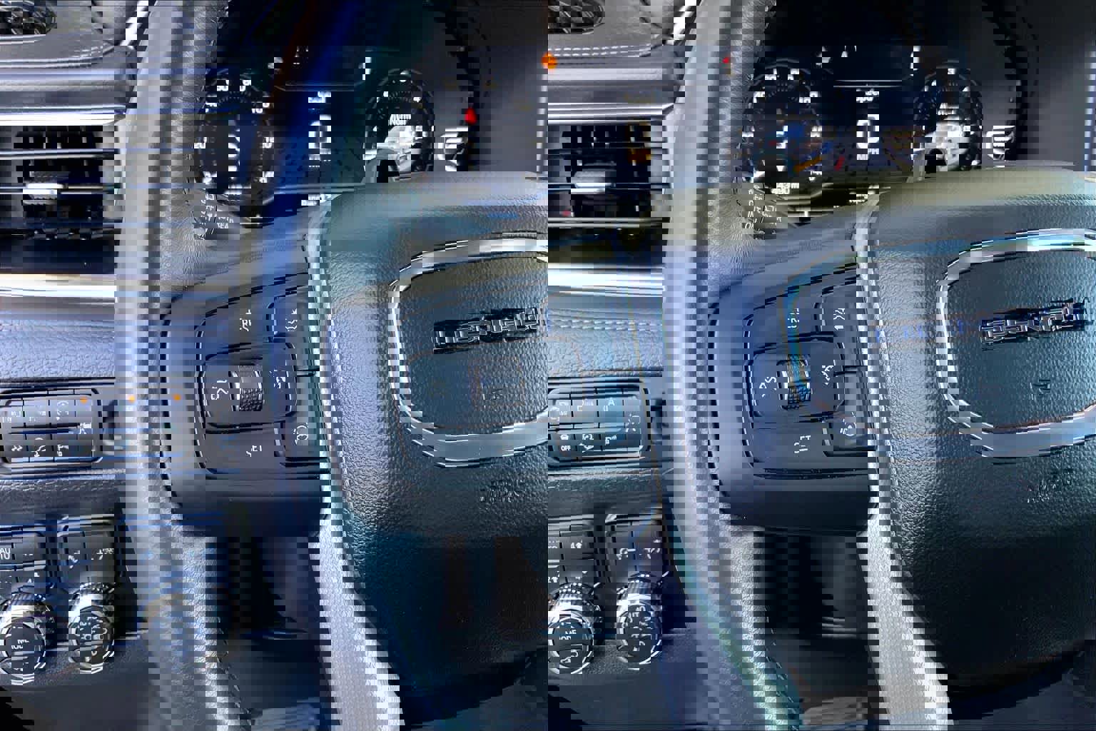 Used 2023 GMC Yukon XL Denali w/ Denali Reserve Package image 19