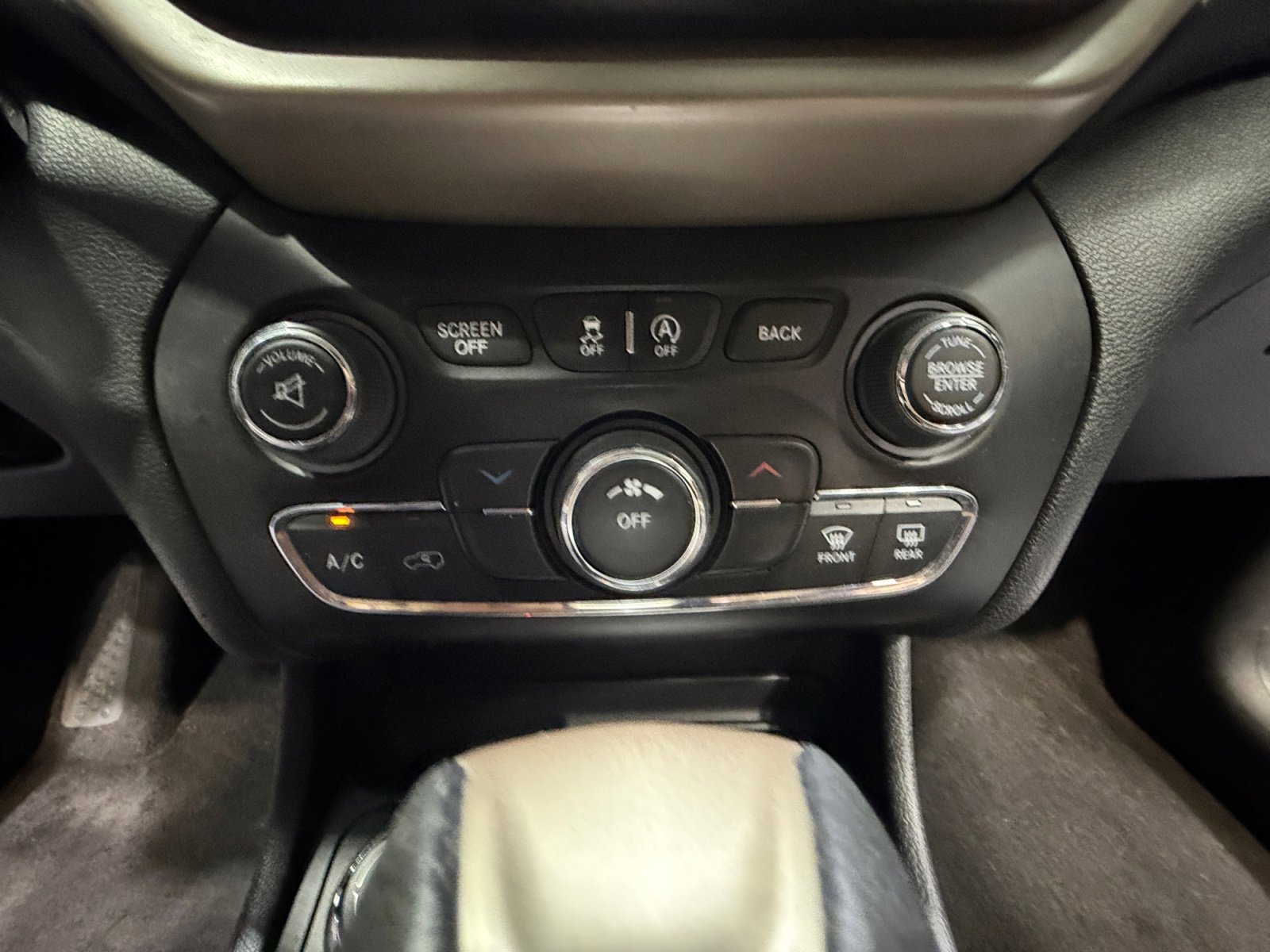 Used 2017 Jeep Cherokee Sport AWD/4WD image 12