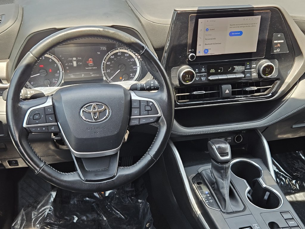Used 2023 Toyota Highlander LE FWD image 27