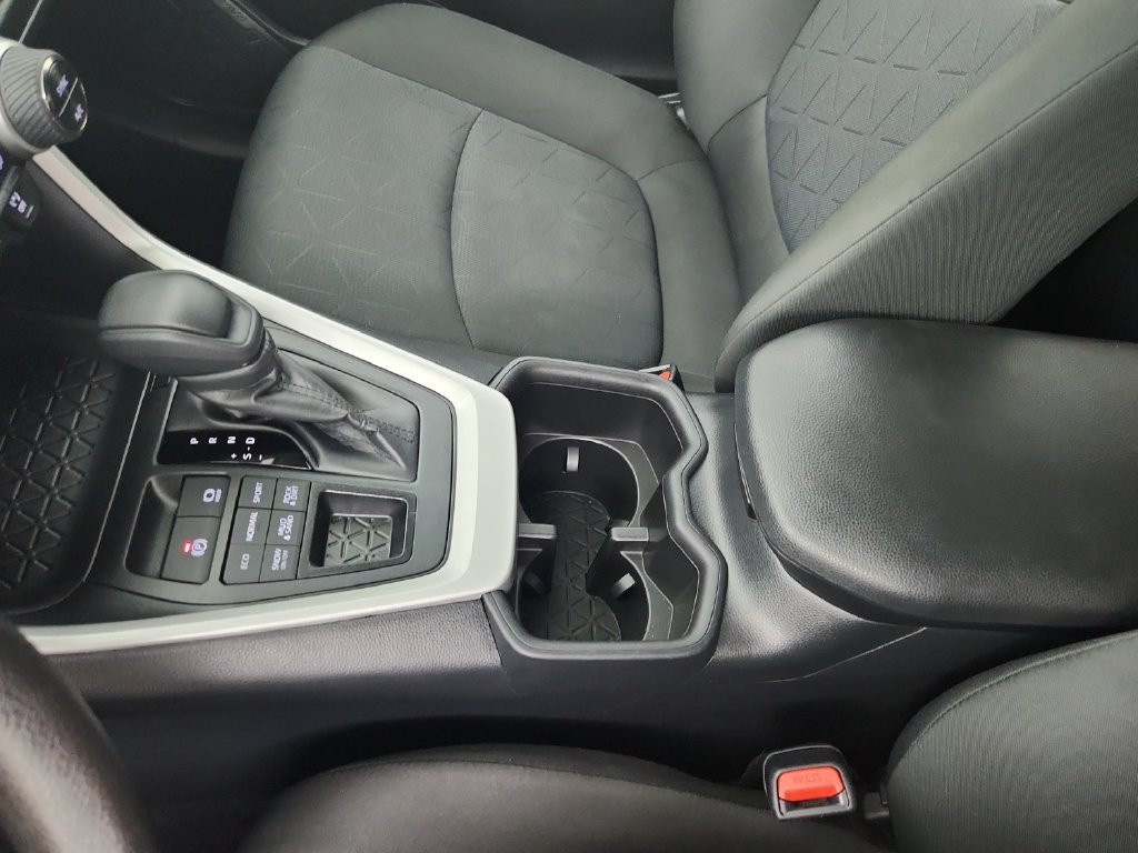 Used 2025 Toyota RAV4 XLE AWD/4WD image 32