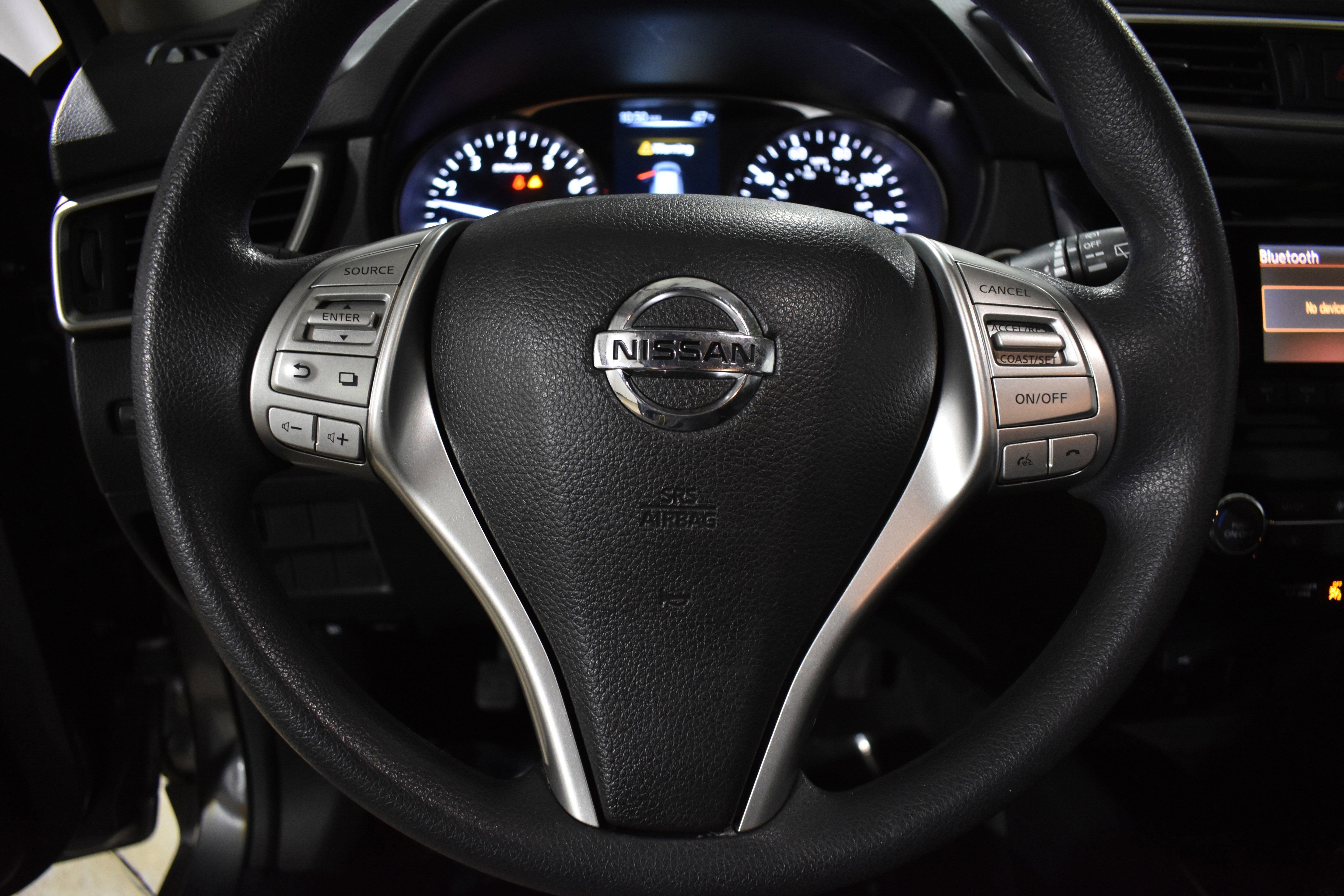 Used 2015 Nissan Rogue SV image 16