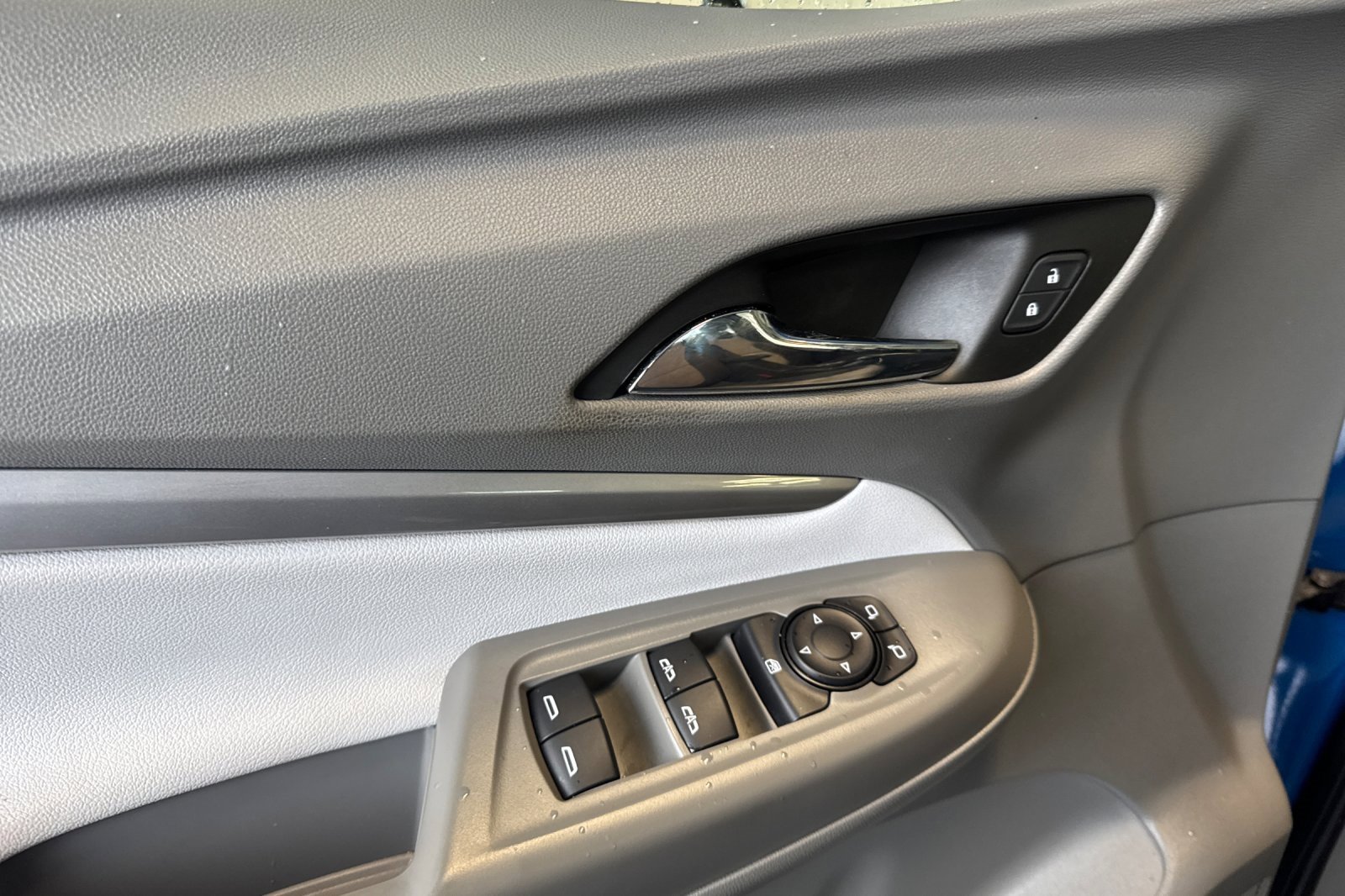 Used 2022 Chevrolet Bolt EUV Premier w/ Sun & Sound Package image 10