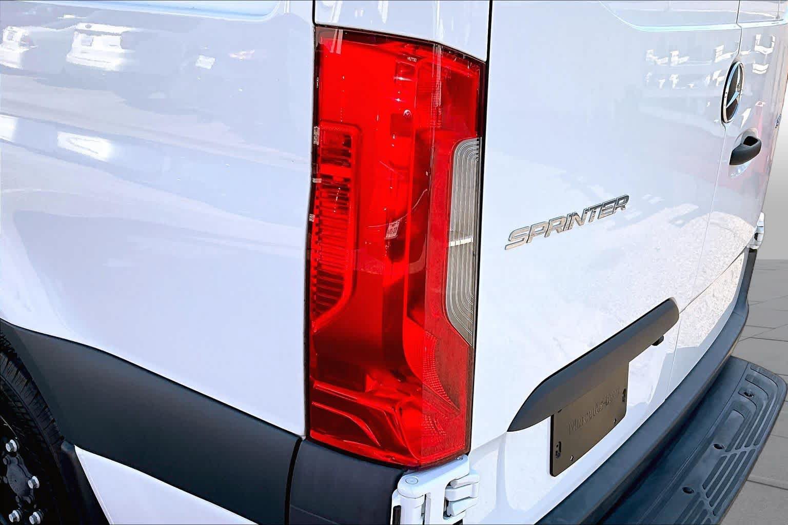 Used 2022 Mercedes-Benz Sprinter 3500 image 27