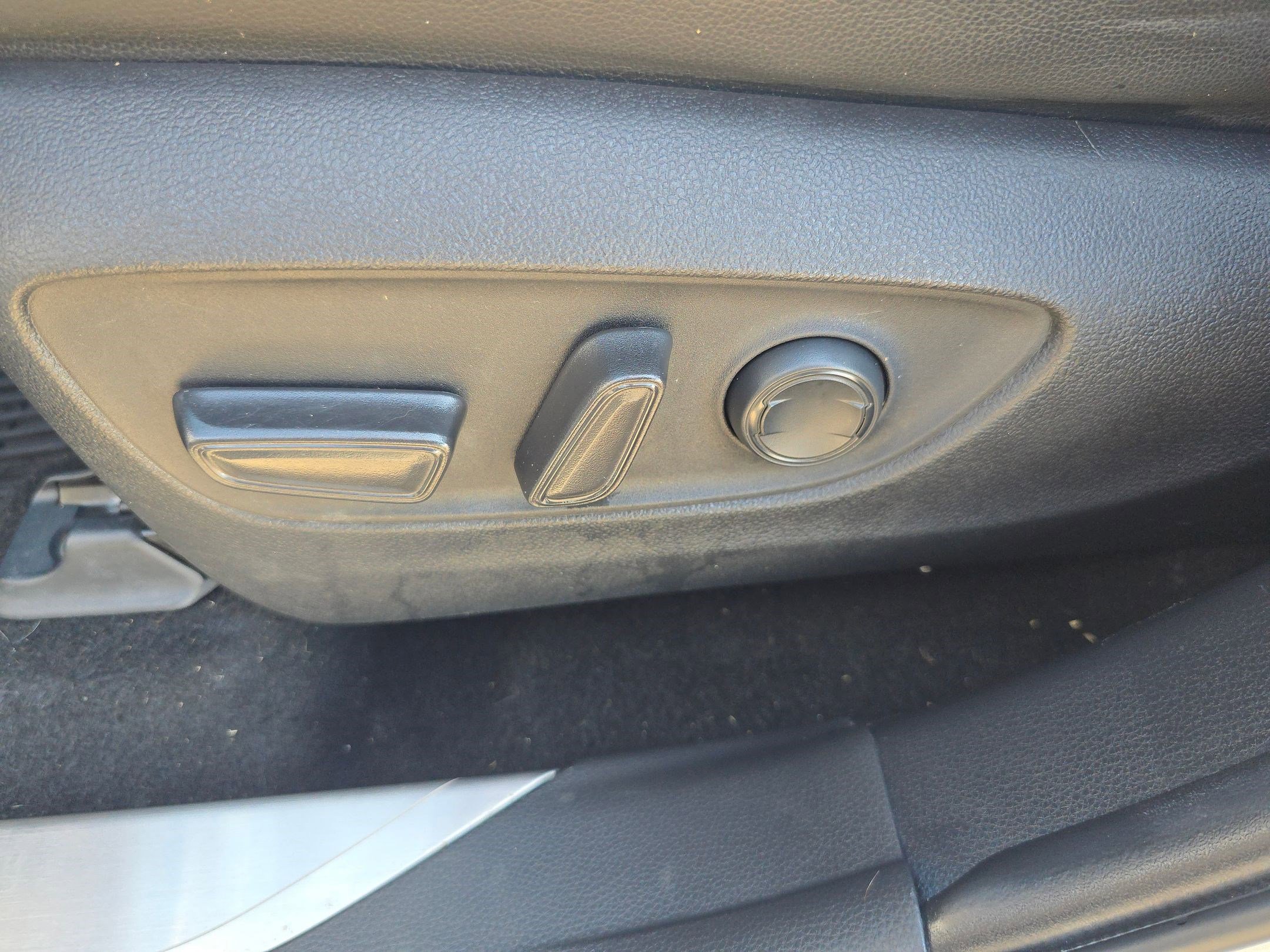 Used 2020 Toyota Highlander XLE image 12