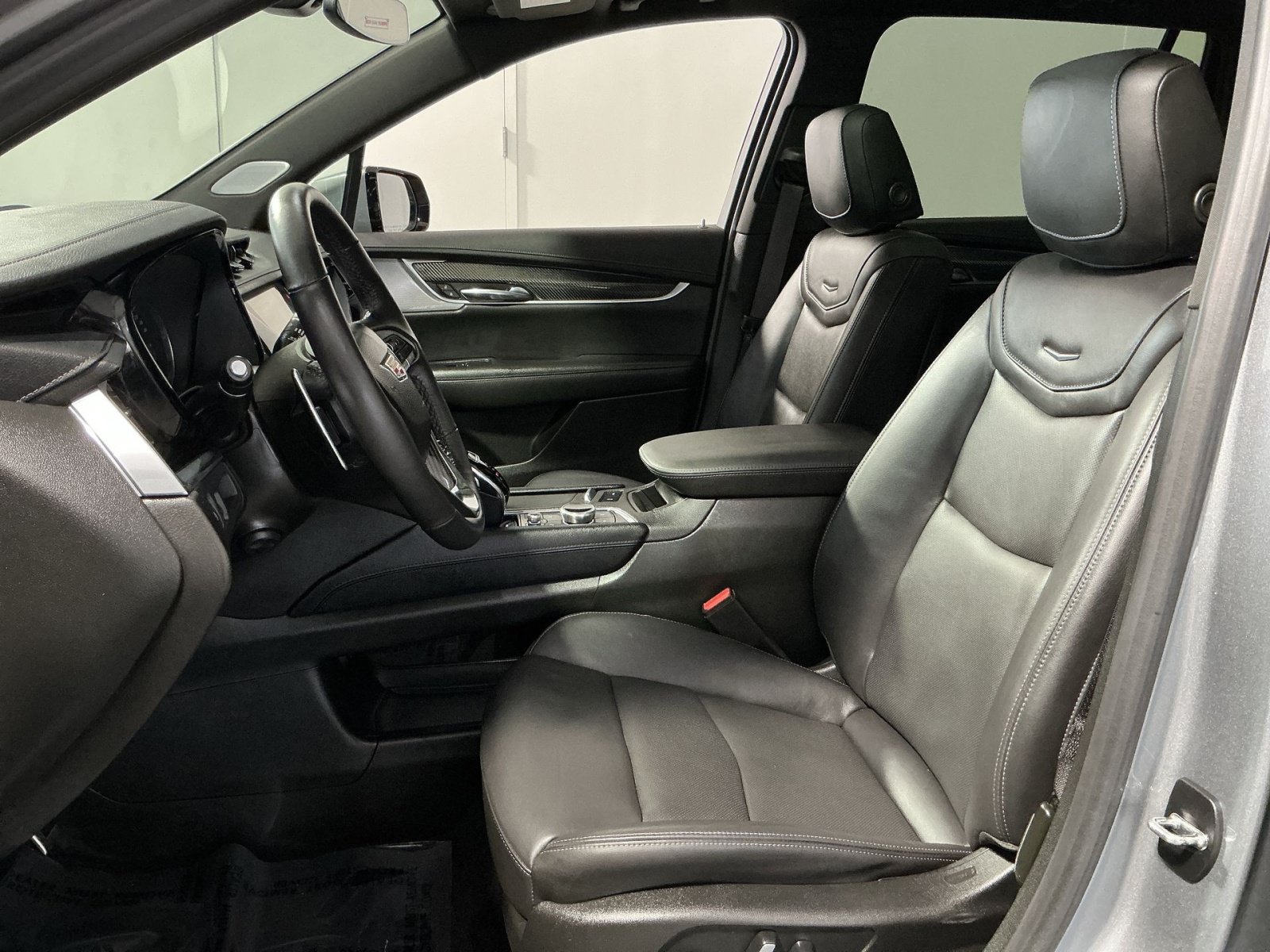 Used 2024 Cadillac XT6 Sport w/ LPO, Floor Liner Package AWD/4WD image 14