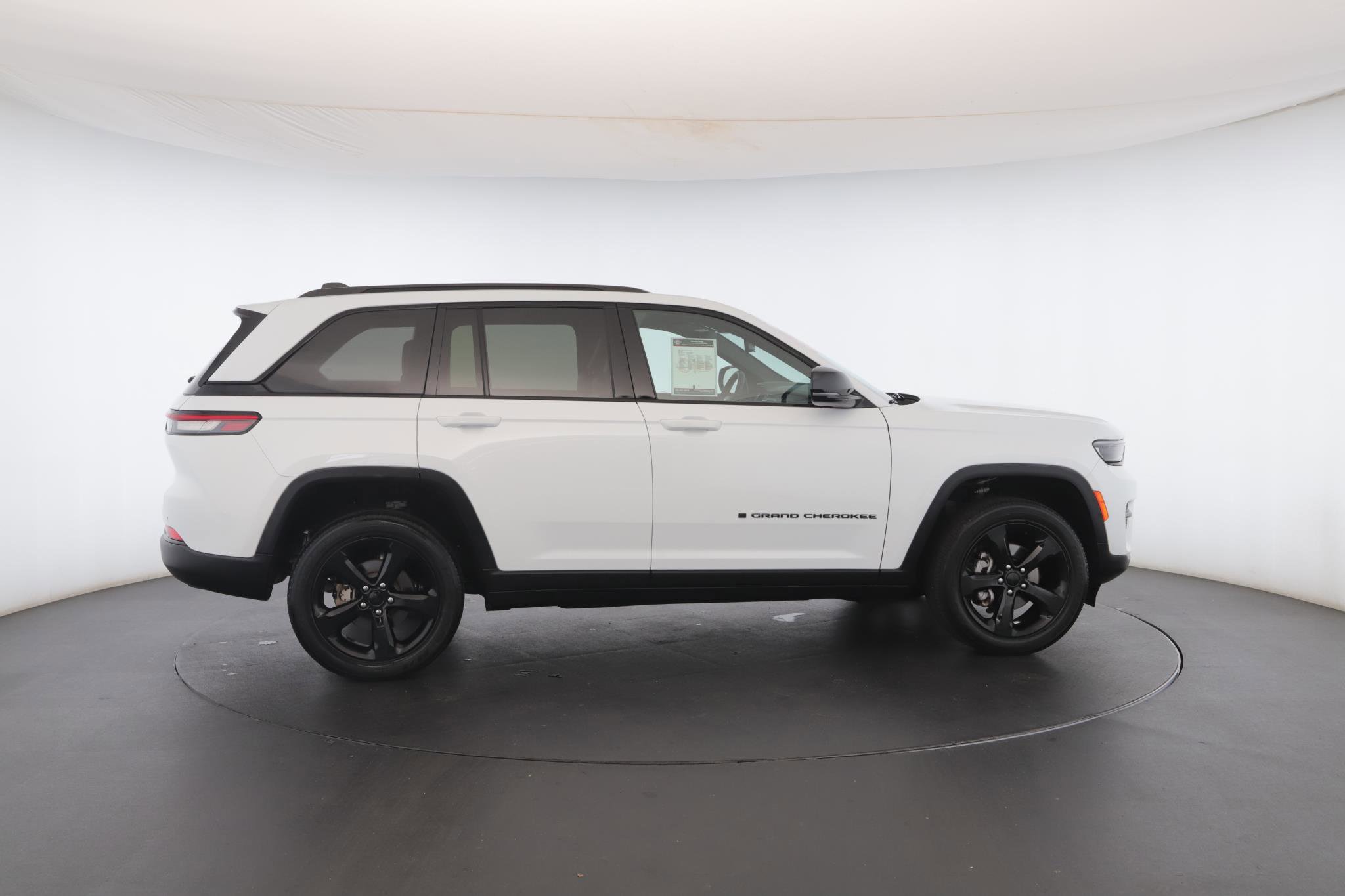 Used 2023 Jeep Grand Cherokee Altitude image 31