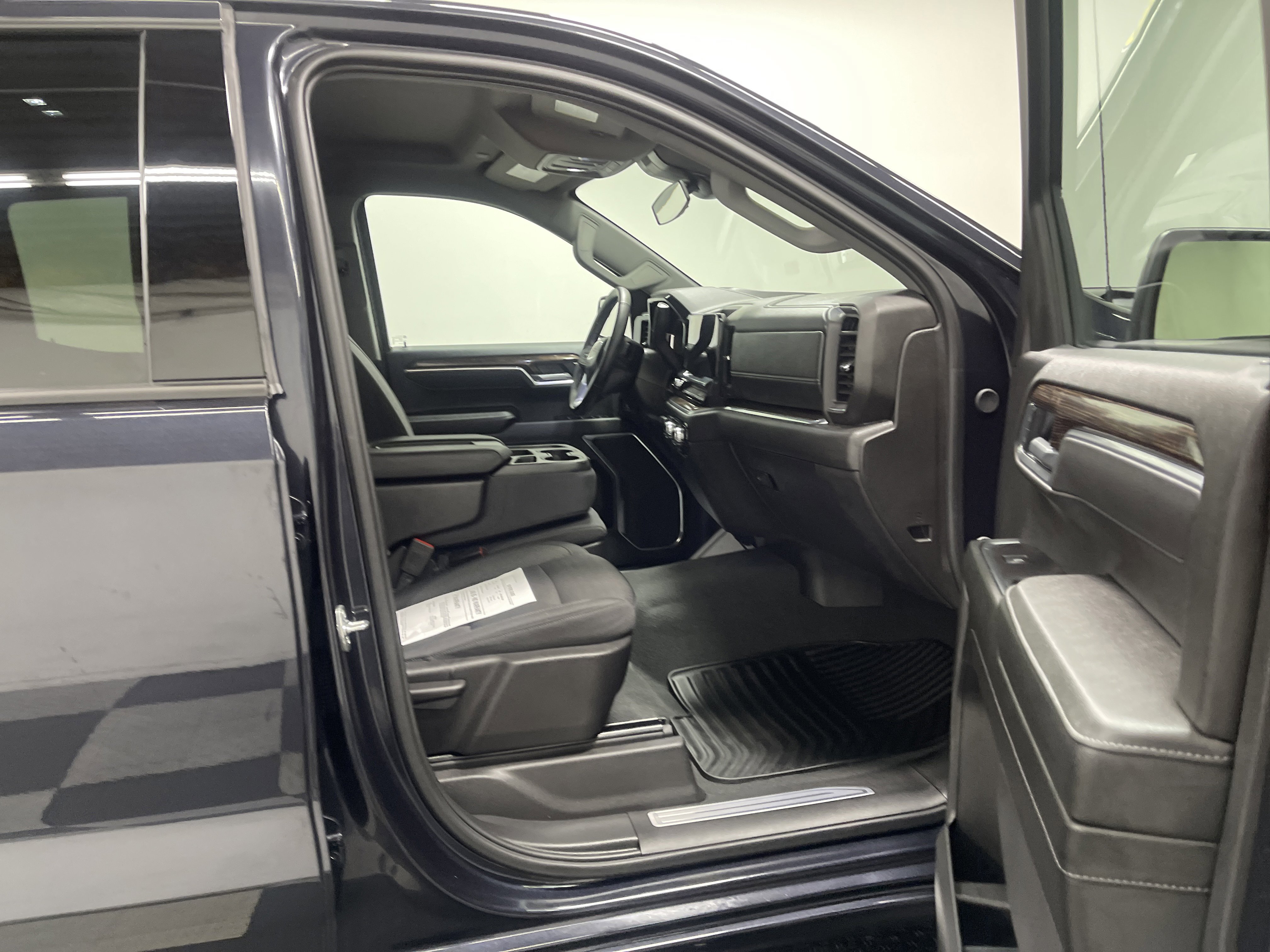 Used 2025 GMC Sierra 1500 Elevation image 25